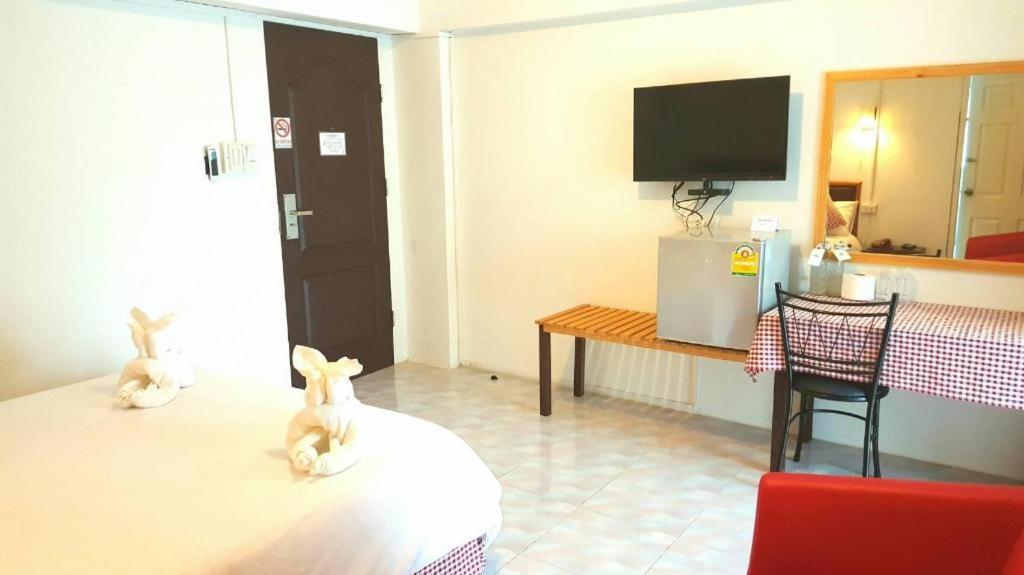 Hotel De Ratt Phuket Patong Exteriör bild