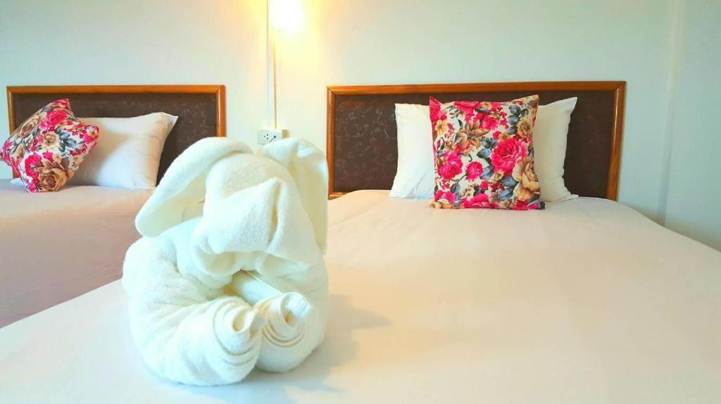Hotel De Ratt Phuket Patong Exteriör bild