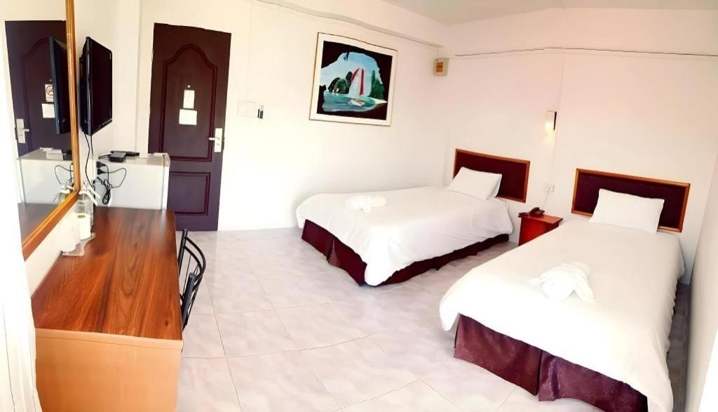 Hotel De Ratt Phuket Patong Exteriör bild