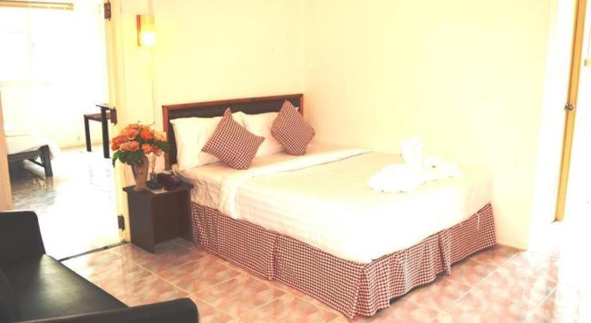 Hotel De Ratt Phuket Patong Exteriör bild